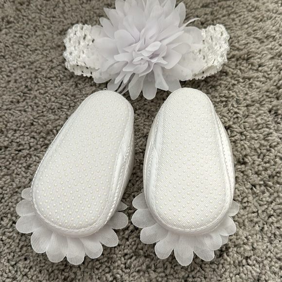 New Baby Girl Shoe Bundle 3 pairs of shoes with 2 matching headbands - Picture 3 of 7